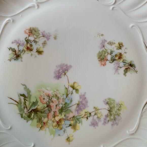 Vintage Floral White/Gold 10" Serving Plate w/Pierced Handles Textured Rim - Picture 7 of 13